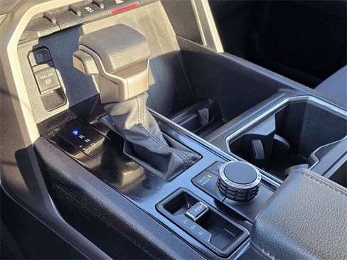 Used 2022 Toyota Tundra SR5 w/ SR5 Convenience Package image 15