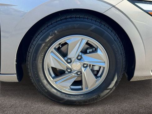 Used 2024 Hyundai Elantra SE image 7