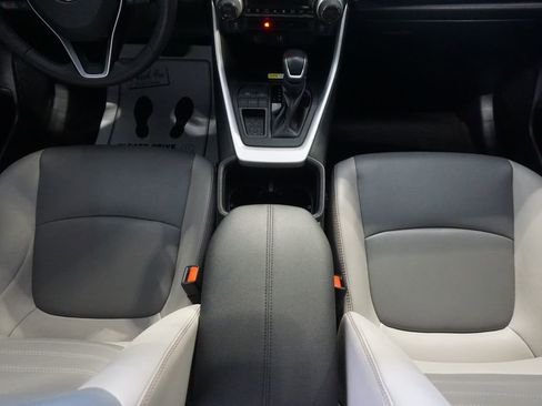 Used 2024 Toyota RAV4 XLE Premium image 31