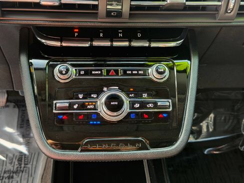 Used 2022 Lincoln Corsair AWD w/ Premium Package image 23