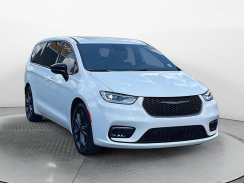 New 2026 Chrysler Pacifica Select image 1