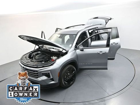 Used 2025 Chevrolet Traverse LT FWD image 39