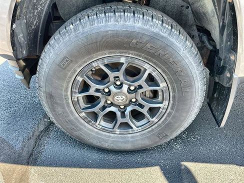 Used 2019 Toyota Tacoma SR5 AWD/4WD image 29