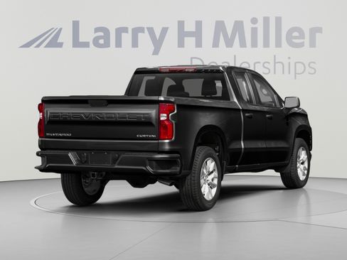 Used 2022 Chevrolet Silverado 1500 Custom AWD/4WD image 2