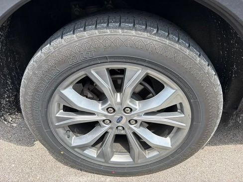 Used 2020 Ford Explorer XLT w/ Equipment Group 202A AWD/4WD image 12