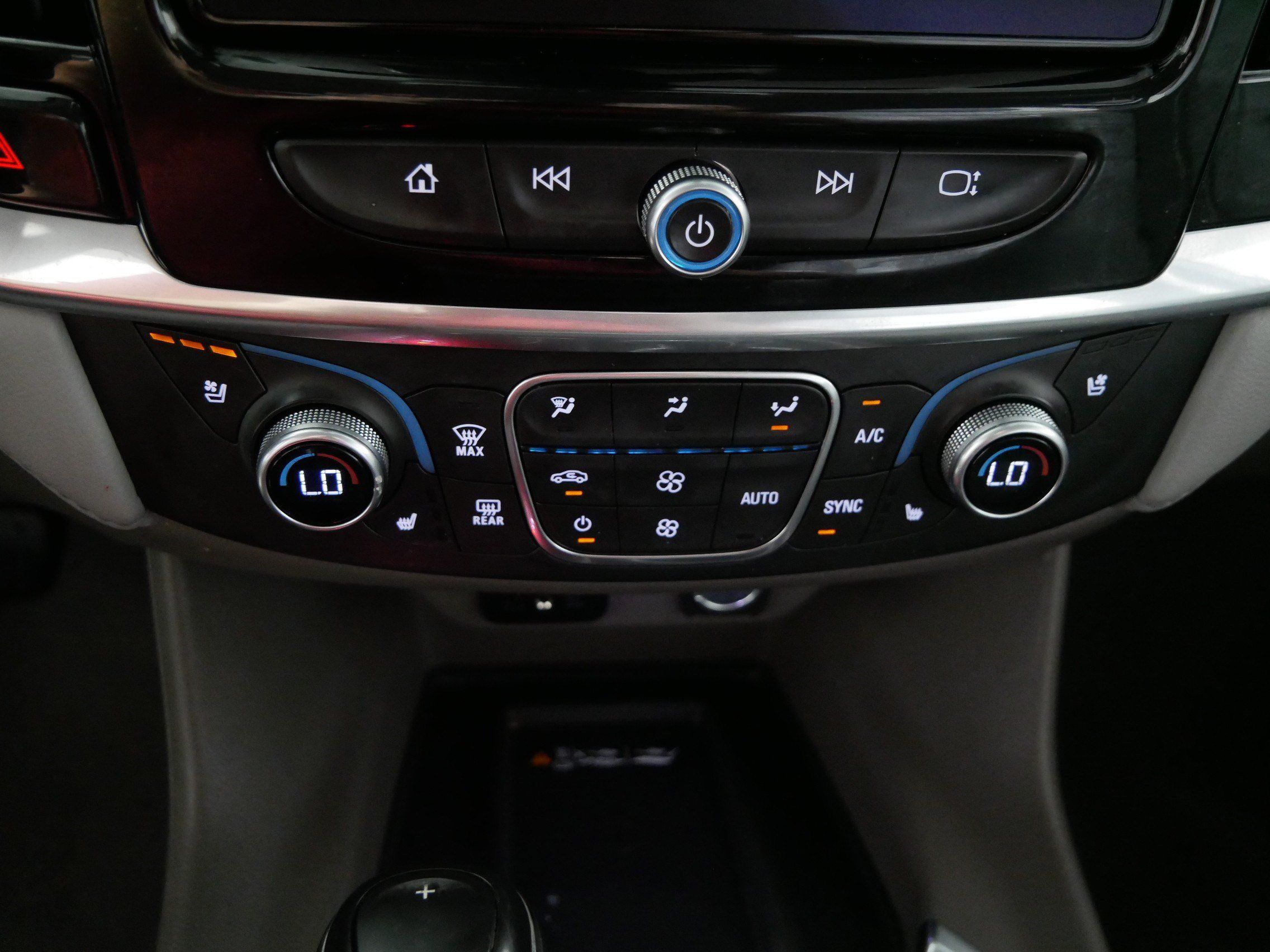 Used 2019 Chevrolet Traverse Premier AWD/4WD image 23