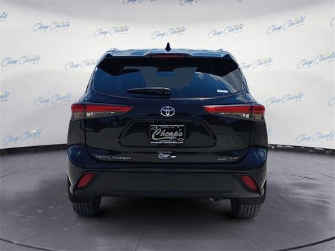 Used 2022 Toyota Highlander XLE image 4