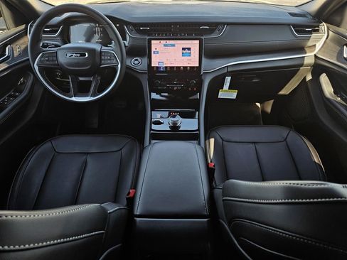 New 2025 Jeep Grand Cherokee Limited image 34