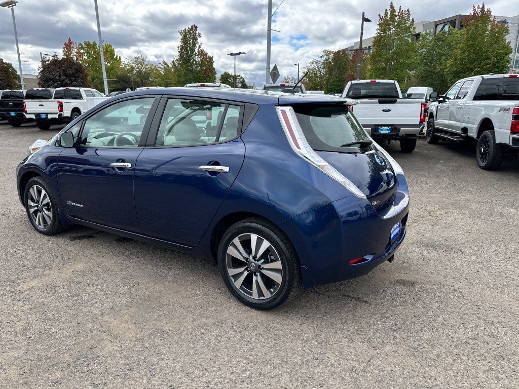 Used 2017 Nissan Leaf SV FWD image 4