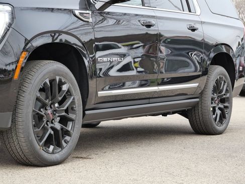 New 2026 GMC Yukon XL Denali w/ Sun & Power Step Package AWD/4WD image 6