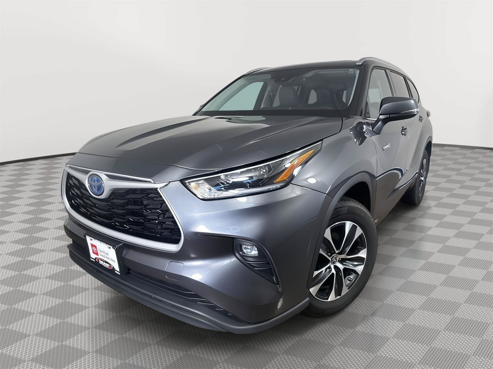 Used 2021 Toyota Highlander XLE AWD/4WD image 1