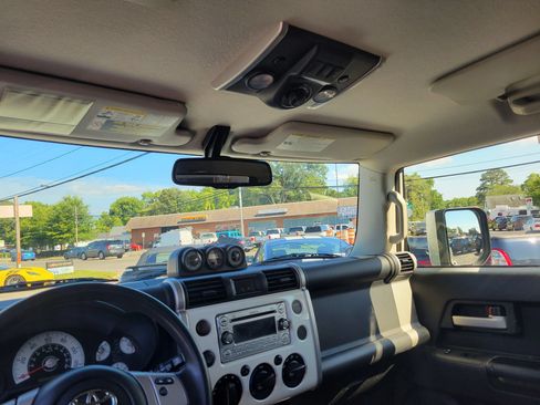 Used 2014 Toyota FJ Cruiser 4WD w/ Convenience Package image 6