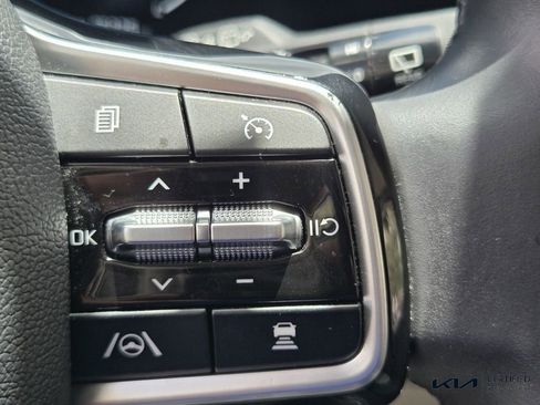 Used 2024 Kia Carnival SX FWD image 30