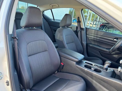 Used 2025 Nissan Altima 2.5 SV FWD image 35