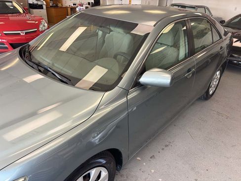 Used 2010 Toyota Camry LE w/ Fleet Convenience Pkg FWD image 3