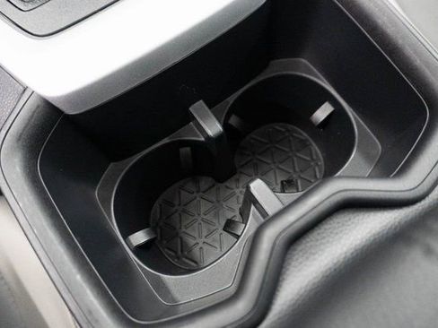 Used 2025 Toyota RAV4 XLE Premium image 31