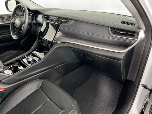 Used 2022 Jeep Grand Cherokee Limited w/ Luxury Tech Group II image 29