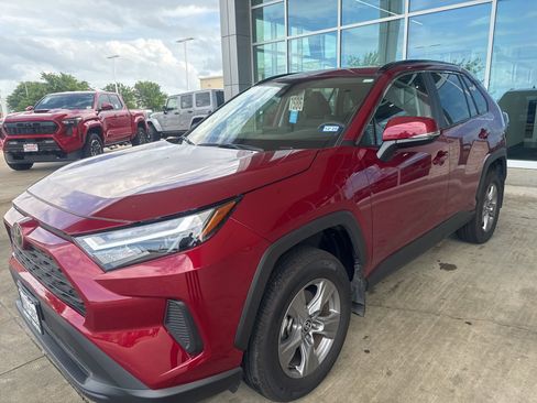 Used 2025 Toyota RAV4 XLE w/ Convenience Package image 1