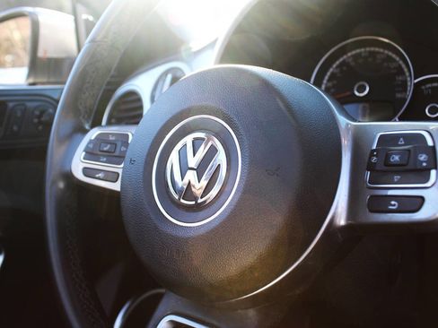 Used 2014 Volkswagen Beetle TDI image 18