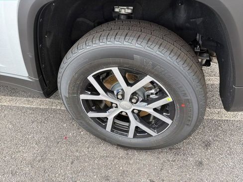 New 2025 Jeep Grand Cherokee Limited image 6