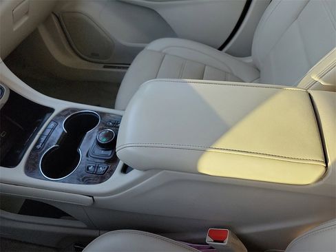 Used 2022 GMC Acadia Denali w/ Black Diamond Edition image 25