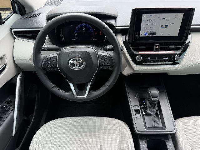 Used 2026 Toyota Corolla Cross LE w/ Moonroof Package FWD image 12