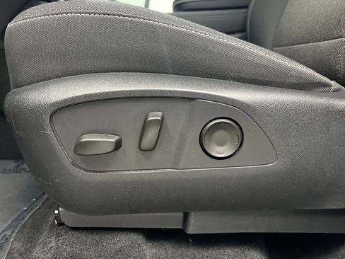 Used 2024 Chevrolet Traverse LT image 10