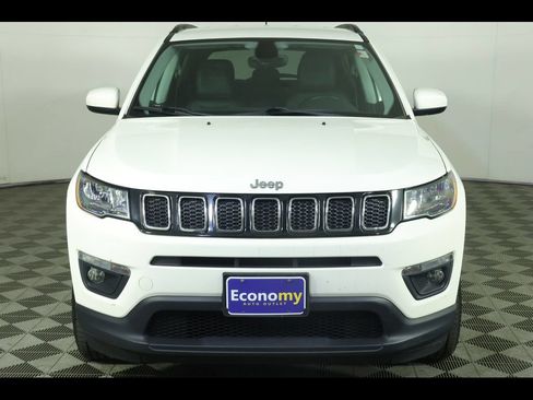 Used 2018 Jeep Compass Latitude w/ Cold Weather Group AWD/4WD image 9