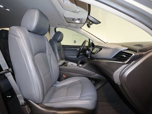 Used 2019 Buick Enclave Essence FWD image 18