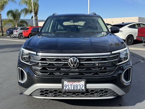 Used 2025 Volkswagen Atlas Peak Edition SE image 3