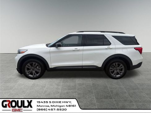 Used 2022 Ford Explorer XLT w/ Equipment Group 202A AWD/4WD image 3