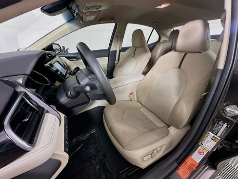 Used 2018 Toyota Camry LE image 23