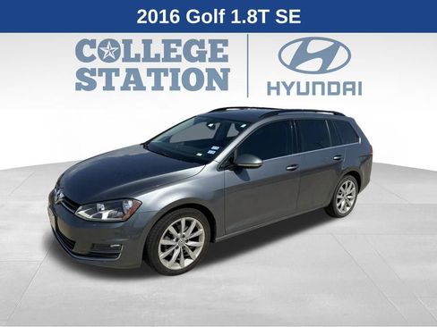 Used 2016 Volkswagen Golf SE FWD image 2