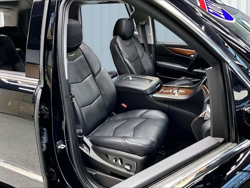 Used 2016 Cadillac Escalade Luxury image 31