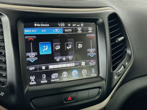 Used 2015 Jeep Cherokee Limited w/ Luxury Group AWD/4WD image 23