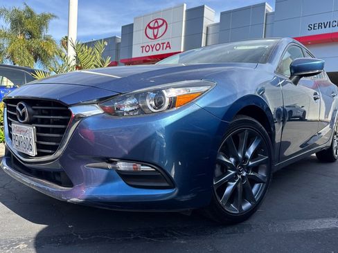 Used 2018 MAZDA MAZDA3 Touring FWD image 2