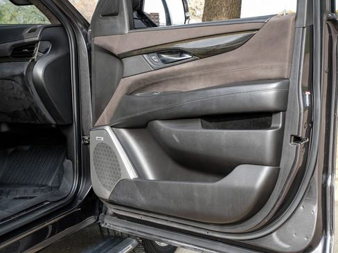 Used 2017 Cadillac Escalade Platinum image 37