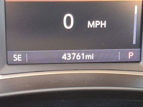 Used 2022 GMC Terrain SLT image 21