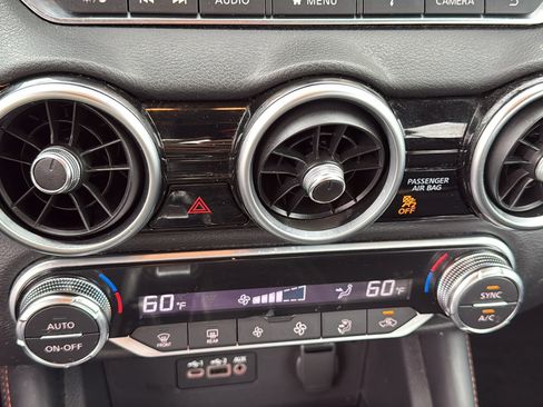 Certified 2021 Nissan Sentra SR FWD image 15