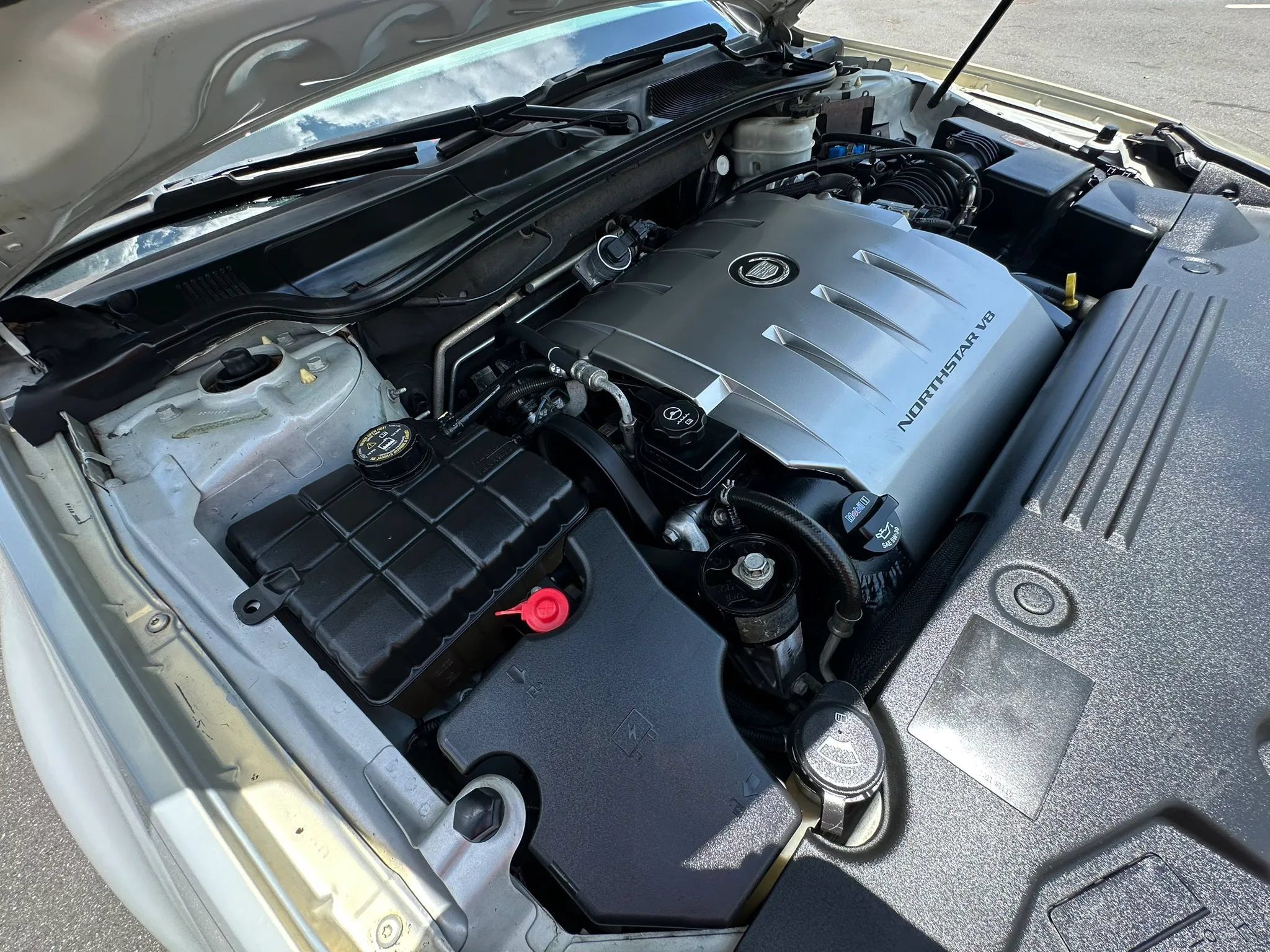 Used 2010 Cadillac DTS Luxury FWD image 40