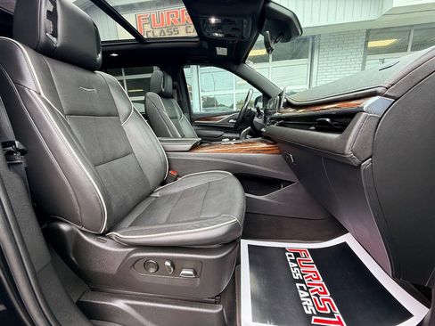 Used 2022 Cadillac Escalade Premium Luxury AWD/4WD image 49