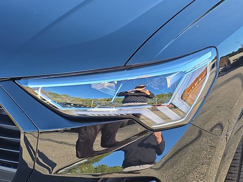 New 2025 Audi Q3 2.0T Premium image 31