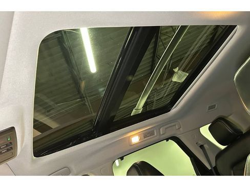 Used 2024 Nissan Pathfinder Platinum FWD image 39
