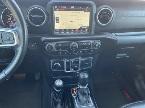 Used 2018 Jeep Wrangler Unlimited Sahara AWD/4WD image 11