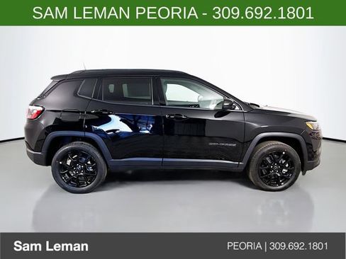 New 2026 Jeep Compass Latitude image 8