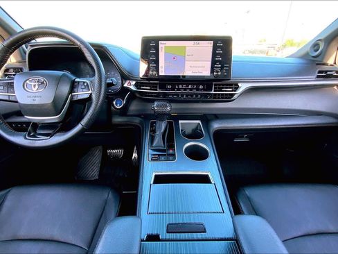Certified 2024 Toyota Sienna XLE Woodland Edition AWD/4WD image 15
