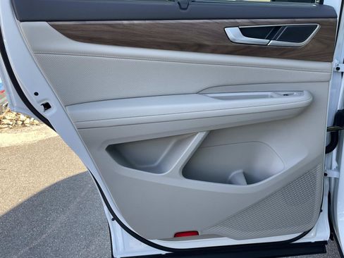 New 2026 Volkswagen Atlas SE FWD image 11