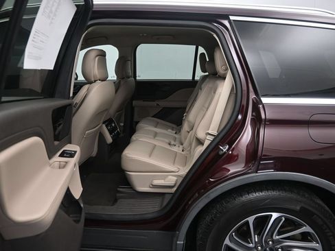 Used 2020 Lincoln Aviator 2WD w/ Class IV Trailer Tow Package image 21