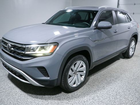 Used 2021 Volkswagen Atlas Cross Sport SE w/ Panoramic Sunroof Package FWD image 33