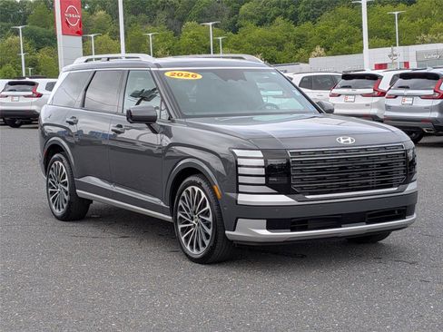 Used 2026 Hyundai Palisade Calligraphy FWD image 3